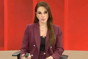 Apresentadora Debora Estrella morre durante aula de pilotagem de avião, aos 43 anos