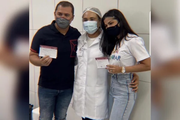 Xand Avião e esposa escolhem local para tomar vacina contra a Covid-19