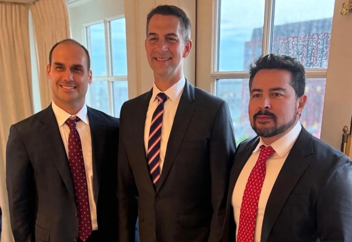 Eduardo Bolsonaro, Tom Cotton e Paulo Figueiredo Eduardo Bolsonaro, Tom Cotton e Paulo Figueiredo