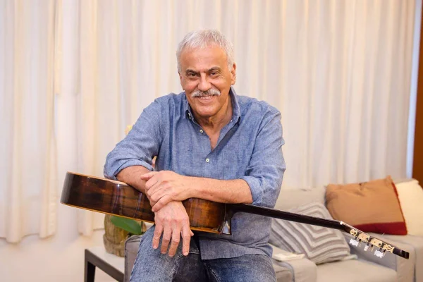 Foto colorida do cantor Danilo Caymmi - Metrópoles
