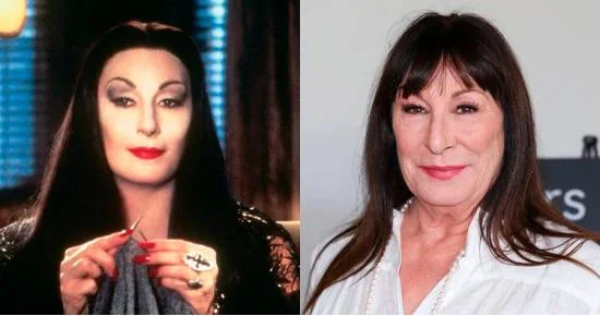 A intérprete da matriarca dos Addams adora viver personagens diferentonas. Antes de Mortícia, Anjelica Huston deu vida à Senhorita Eva Ernst, a assustadora protagonista da primeira versão de Convenção das Bruxas (1990). Anos mais tarde, ela viveu a misteriosa sacerdotisa Viviane em As Brumas de Avalon (2001). Atualmente, aos 69 anos, Anjelica é reconhecida pelo grande público por sua participação em John Wick 3: Parabellum (2019), no papel da Diretora, entre outros trabalhos em séries de tv. A intérprete da matriarca dos Addams adora viver personagens diferentonas. Antes de Mortícia, Anjelica Huston deu vida à Senhorita Eva Ernst, a assustadora protagonista da primeira versão de Convenção das Bruxas (1990). Anos mais tarde, ela viveu a misteriosa sacerdotisa Viviane em As Brumas de Avalon (2001). Atualmente, aos 69 anos, Anjelica é reconhecida pelo grande público por sua participação em John Wick 3: Parabellum (2019), no papel da Diretora, entre outros trabalhos em séries de tv.