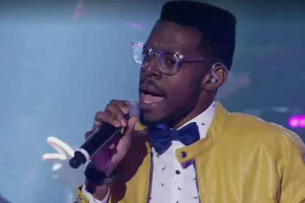 Salvo por Ivete, brasiliense Kevin Ndjana continua no The Voice Brasil
