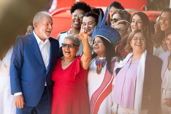 Lula e ministras mulheres do governo
