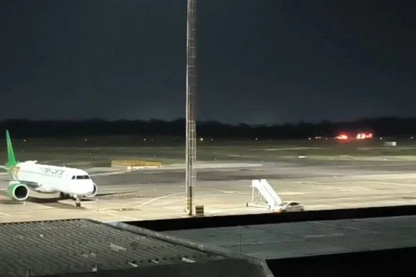 Imagem colorida de socorro a aeronave que pousou em Manaus