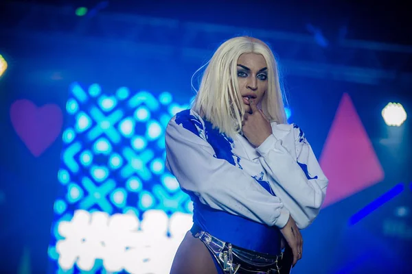 Pabllo Vittar nega ter engravidado bailarina do Faustão