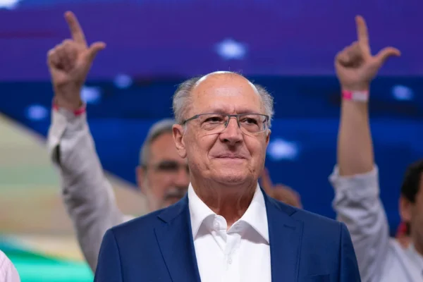 Em congresso do PT, Alckmin ressalta lealdade a Lula: “Conte comigo”