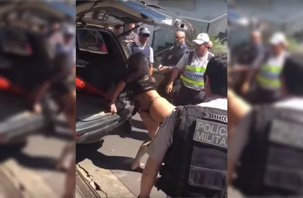 Após ser solta, travesti que cuspiu em PMs tem prisão decretada