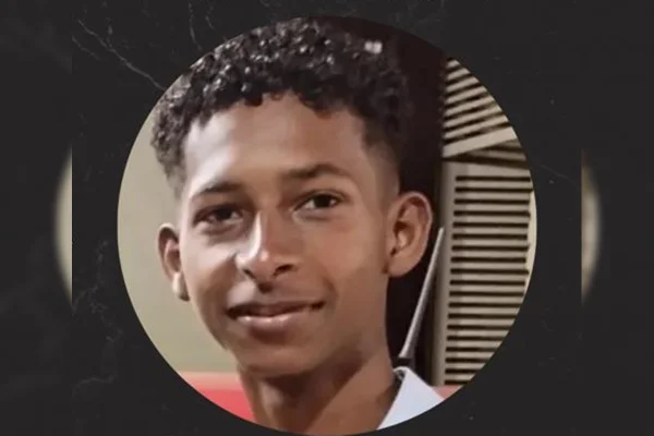 Imagem colorida de jovem em fundo preto