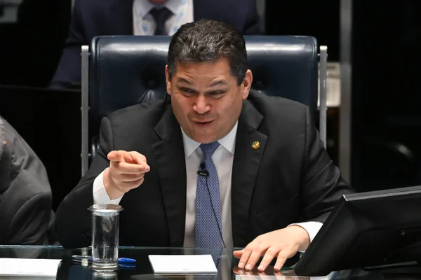 Direção do Senado diz a eleitos que Alcolumbre definirá gabinetes e imóveis