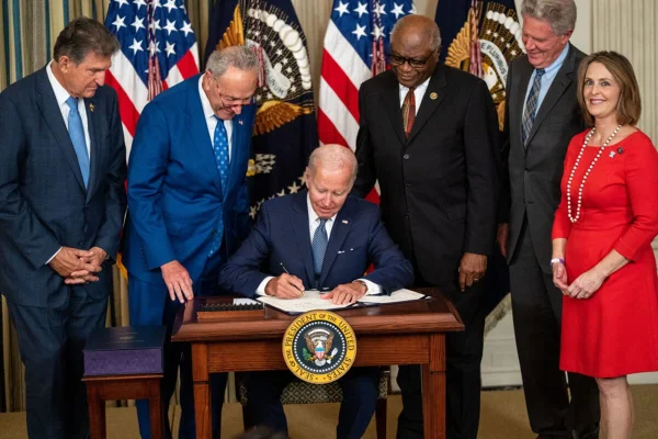 joe biden assina projeto para combater crise climática