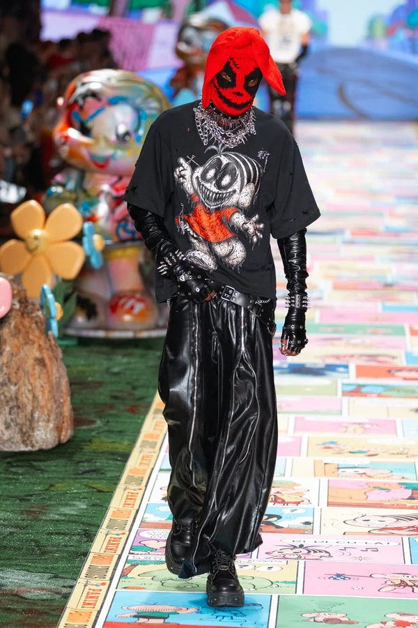 Turma da Mônica e estética gótica se unem em desfile de Dario Mittmann - destaque galeria