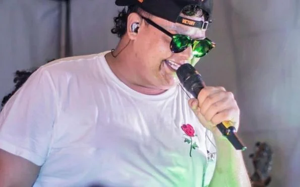 Cantor de arrocha segue internado após acidente de trânsito em Sergipe