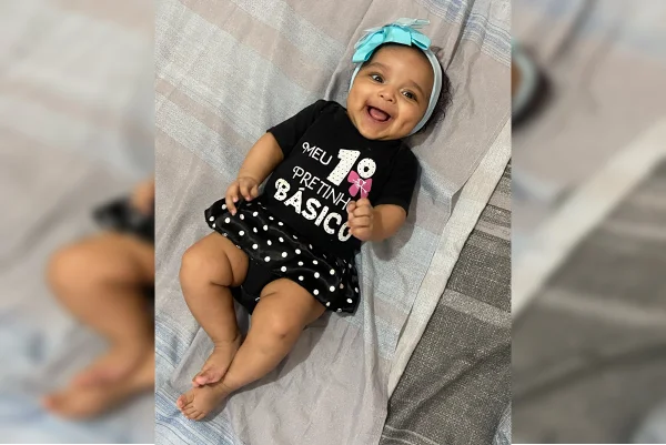 Quem é a bebê de 1 ano que morreu enforcada com cinto de cadeirinha no DF