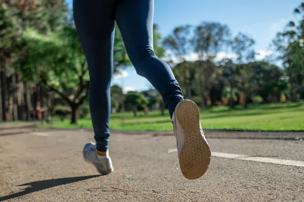 Gosto metálico na boca durante a corrida: entenda por que acontece