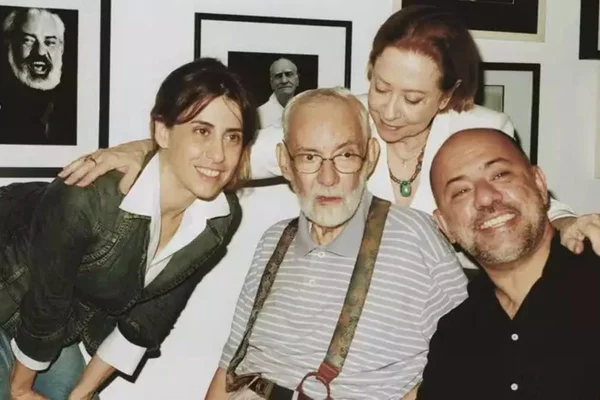 Foto colorida de Fernanda Montenegro, Fernanda Torres, Fernando Torres e Claudio Torres - Metrópoles