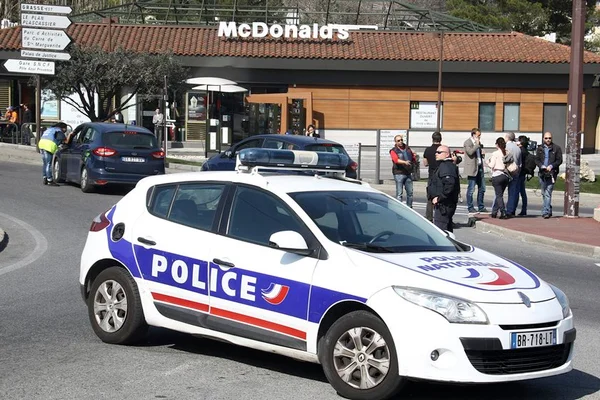 Tiroteio em escola de ensino médio fere ao menos dois na França