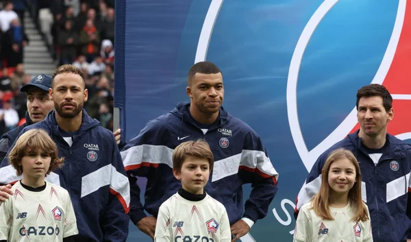 Neymar, Mbappé e Messi perfilados