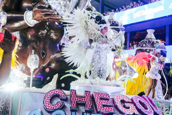 Escola de samba Chegou o Que Faltava, de Vitória, no Espírito Santo - Metrópoles