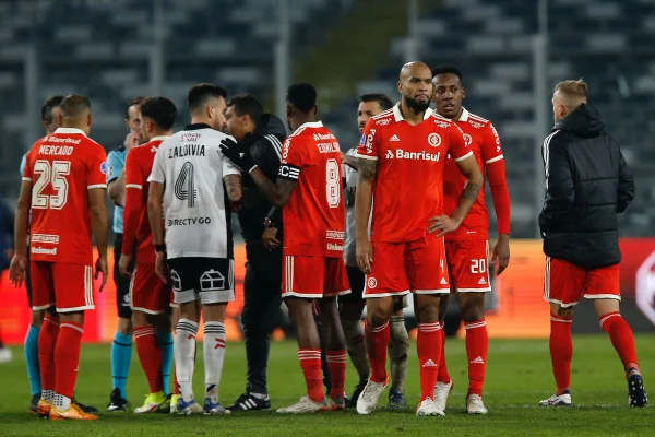 Inter joga mal, perde do Colo-Colo e se complica na Copa Sul-Americana