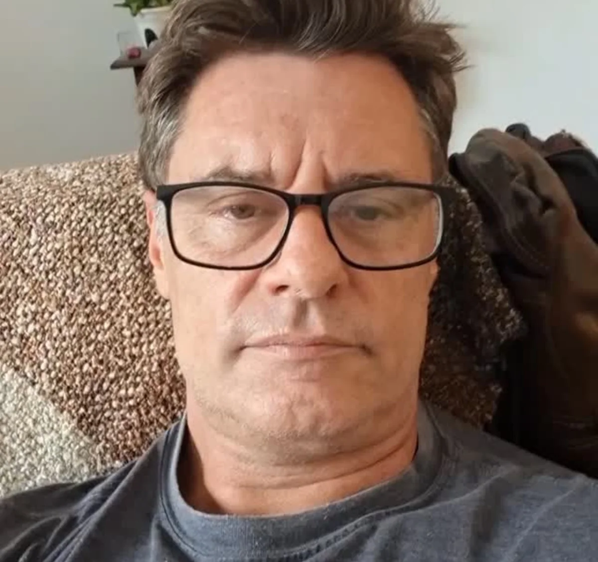 Renato Scarpin grava vídeo para o Instagram Renato Scarpin grava vídeo para o Instagram