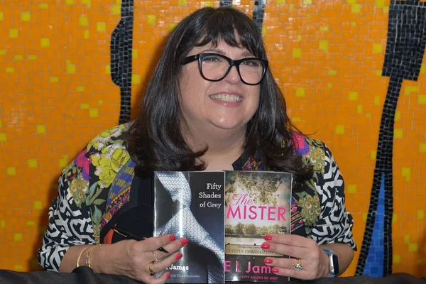 Autora de 50 Tons de Cinza: “Macho alfa não vale a pena”