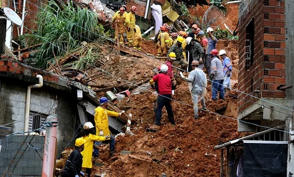 Estragos e desaparecidos na cidade de Franco da Rocha, na região metropolitana de SP, após as chuvas