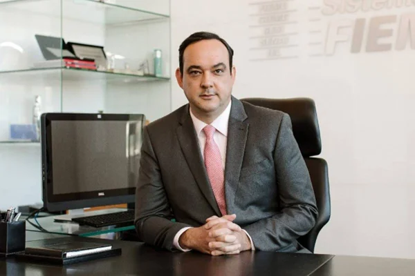 Foto colorida do presidente da Federação das Indústrias do Estado de Minas Gerais (FIEMG), Flávio Roscoe - Metrópoles