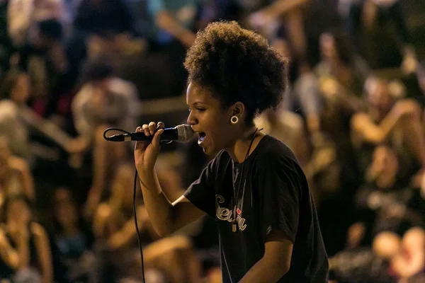 Batalha da Escada movimenta noite na UnB com hip-hop e crítica social