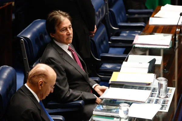 “Meia dúzia” defende financiamento privado, avalia Eunício