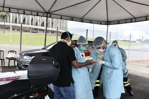 O teste de sangue dava o resultado na hora, mas também se a pessoa já teve o coronavírus