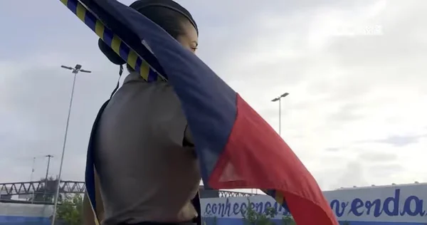 Muro de colégio militar em Caxias pintado com versículo bíblico