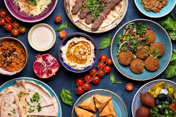 Além da Virada Cultural, São Paulo terá show de BNegão, exposição de Rosa Luxemburgo e festival de comidas do Oriente Médio no fim de semana - Metrópoles