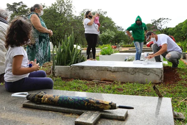 homenagem vitimas covid DF brasilia finados 2020 pandemia1
