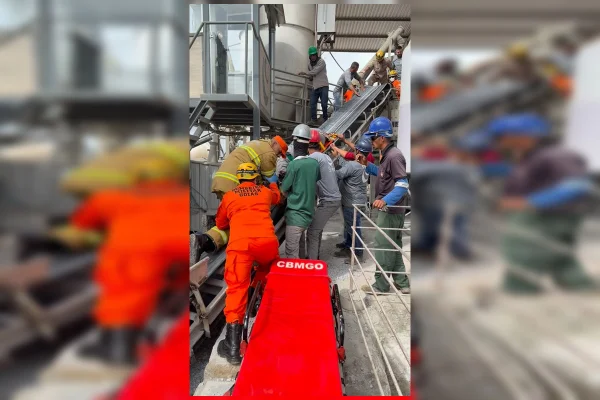 Trabalhador morre após máquina de cimento ser ligada com ele dentro