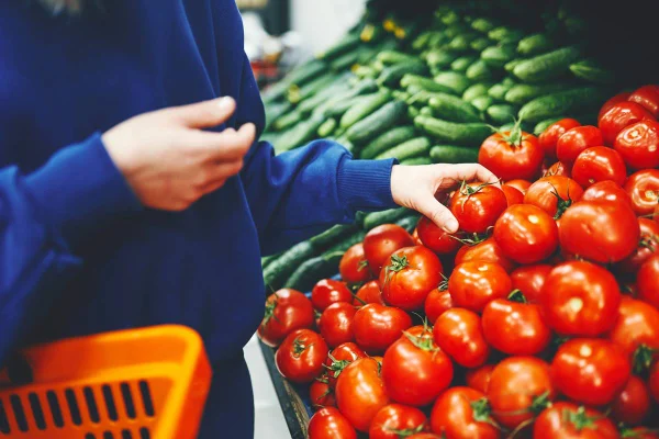Imagem colorida, foto ilustrativa de tomates- Metrópoles