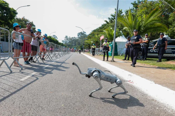 Imagem colorida mostra o Smart Dog, o cao-robô da Guarda Civil Metropolitana de São Paulo - Metrópoles