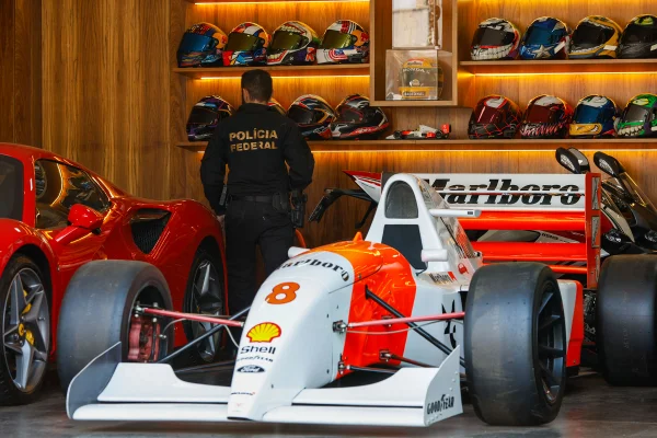 MCLaren Sena operação INSS