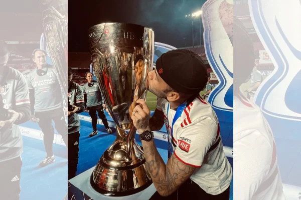 Após saída tumultuada, Daniel Alves agradece São Paulo “por realizar sonho”