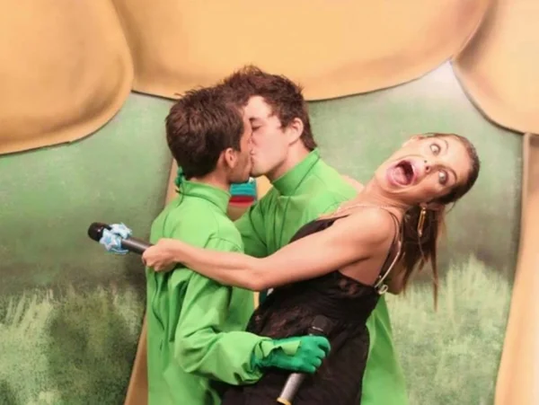 Beija Sapo com Daniela Cicarelli na MTV