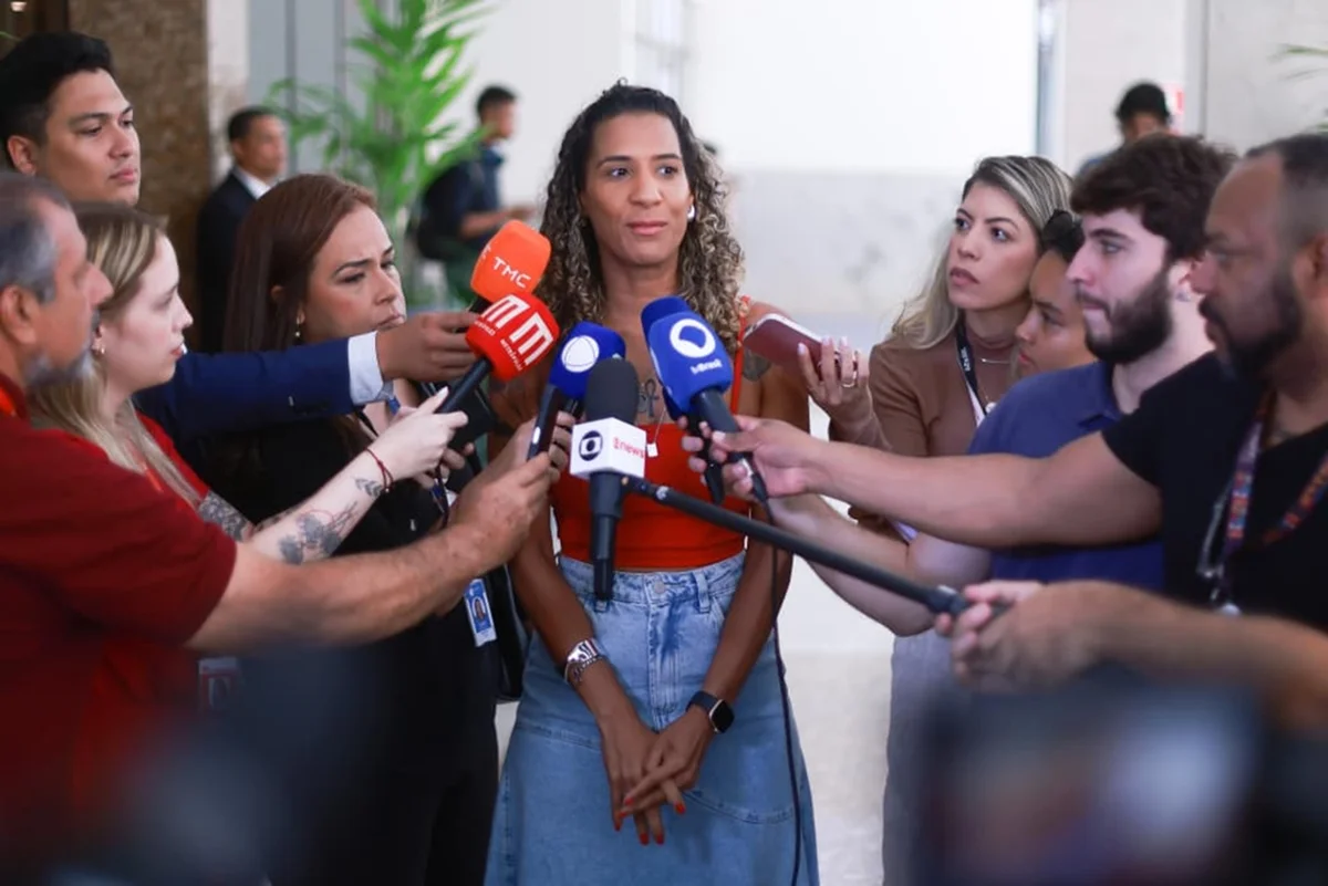 Ex-ministra Anielle Franco acompanha reunião convocada pela campanha de Lula para o 2º turno Ex-ministra Anielle Franco acompanha reunião convocada pela campanha de Lula para o 2º turno