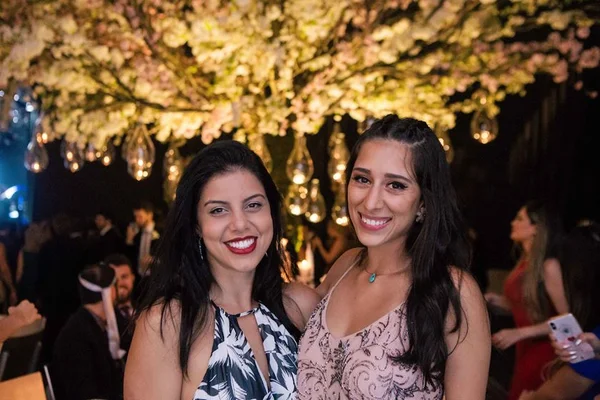 Arquiteta Julia Peixoto traz papelaria de luxo para Brasília