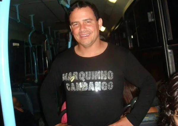 Humorista é expulso de ônibus após causar confusão com culto
