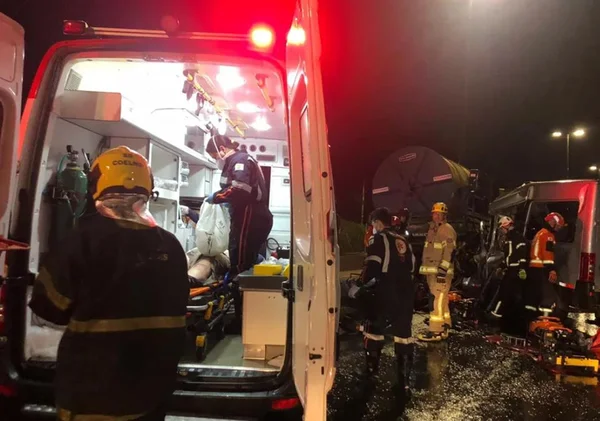 Grave acidente no Anel Rodoviário de Belo Horizonte mata 4 pessoas
