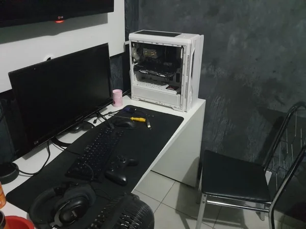 Computador com pornografia infantil-metrópoles