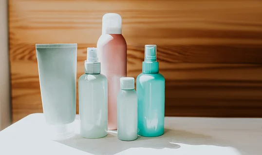 frascos de produtos de beleza de plástico