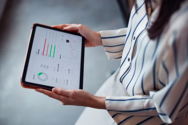 Mídia digital vai superar a TV aberta em investimento em 2026