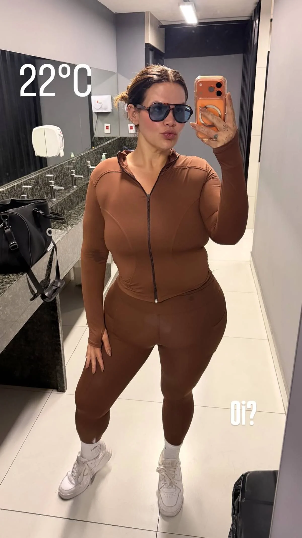 Thais Carla posando com roupa fitness Thais Carla posando com roupa fitness