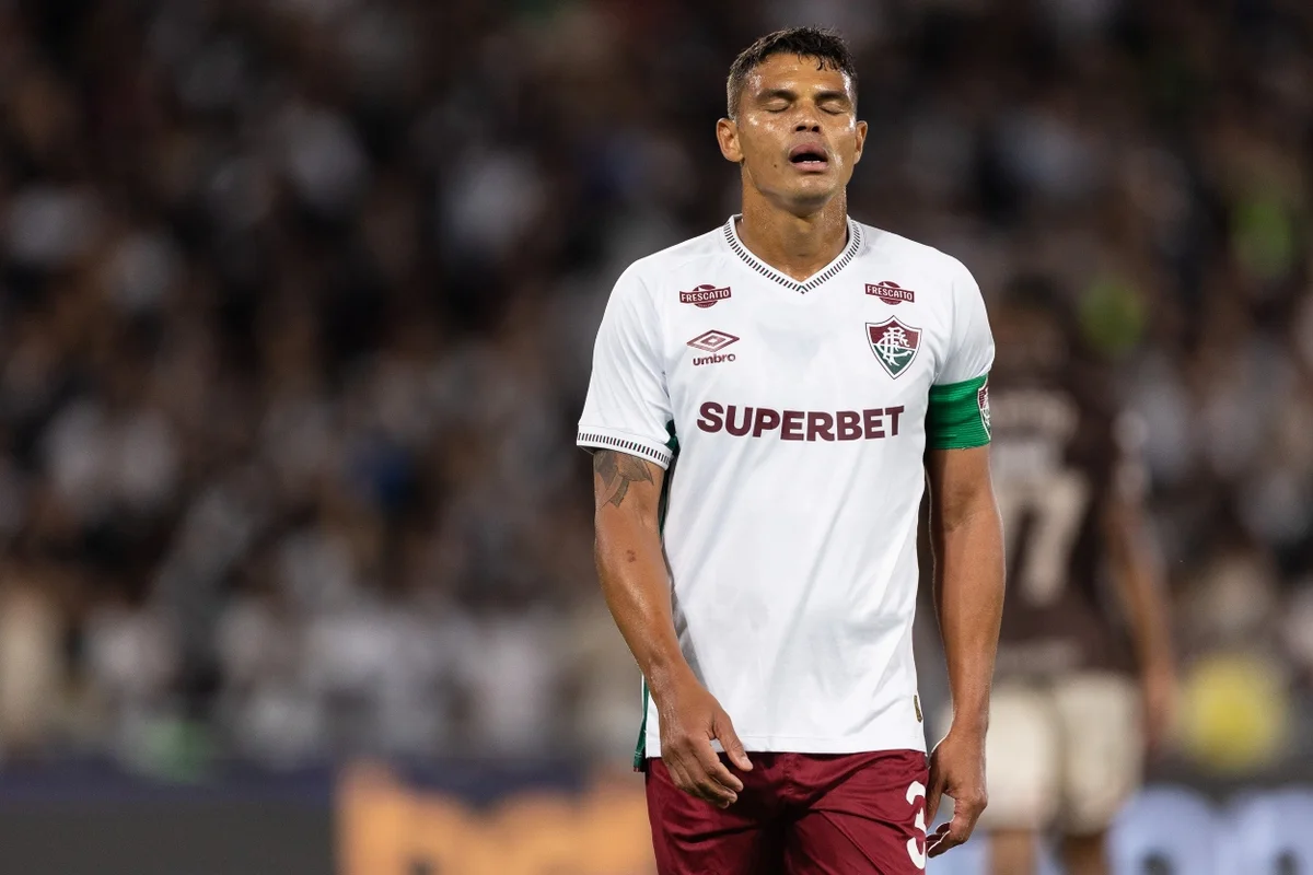 Thiago Silva com a camisa do Fluminense no Maracanã Thiago Silva com a camisa do Fluminense no Maracanã