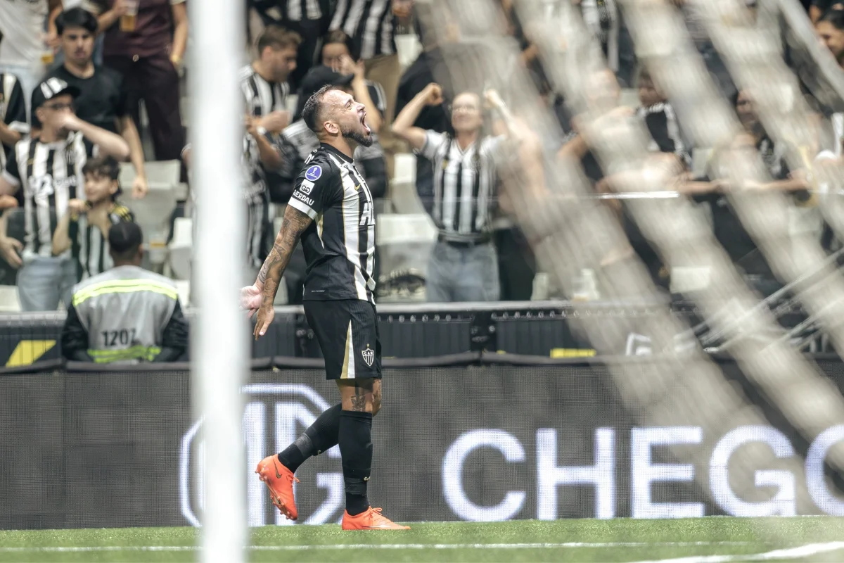 Atlético-MG sofre, empata com o Bragantino e avança na Sul-Americana - imagem 1 Atlético-MG sofre, empata com o Bragantino e avança na Sul-Americana - imagem 1