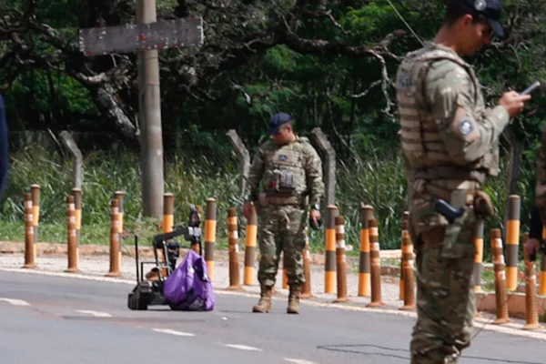 Acionada para desarmar bomba, PF encontra garrafa d’água em mochila